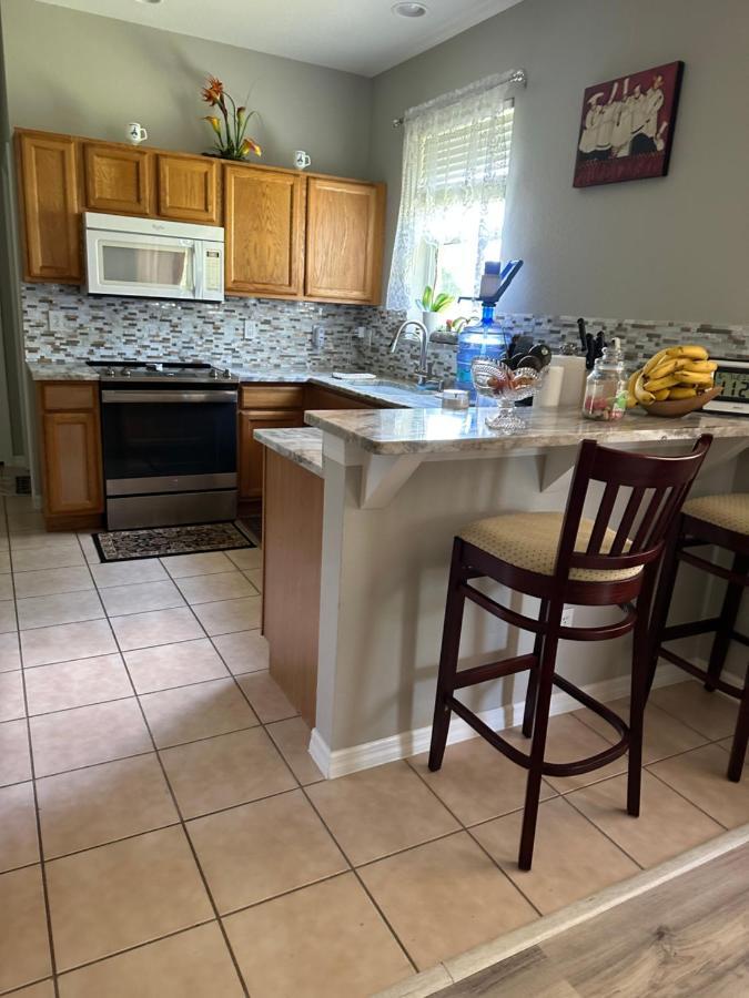 ליי אייקרס Quiet Room In A Family Home מראה חיצוני תמונה