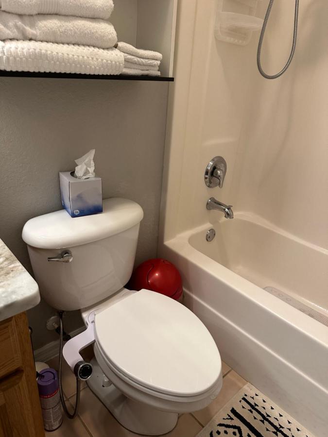ליי אייקרס Quiet Room In A Family Home מראה חיצוני תמונה