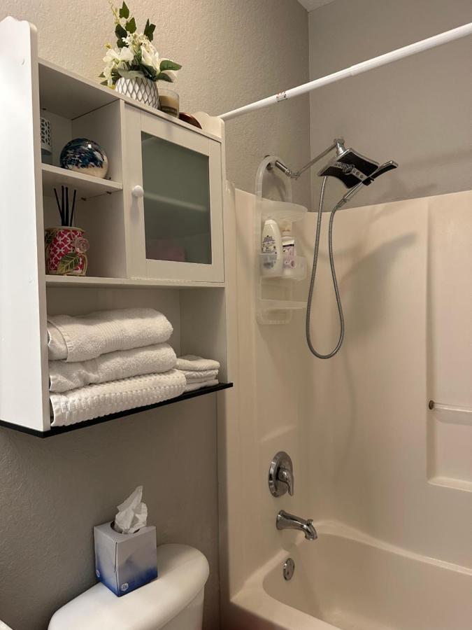 ליי אייקרס Quiet Room In A Family Home מראה חיצוני תמונה