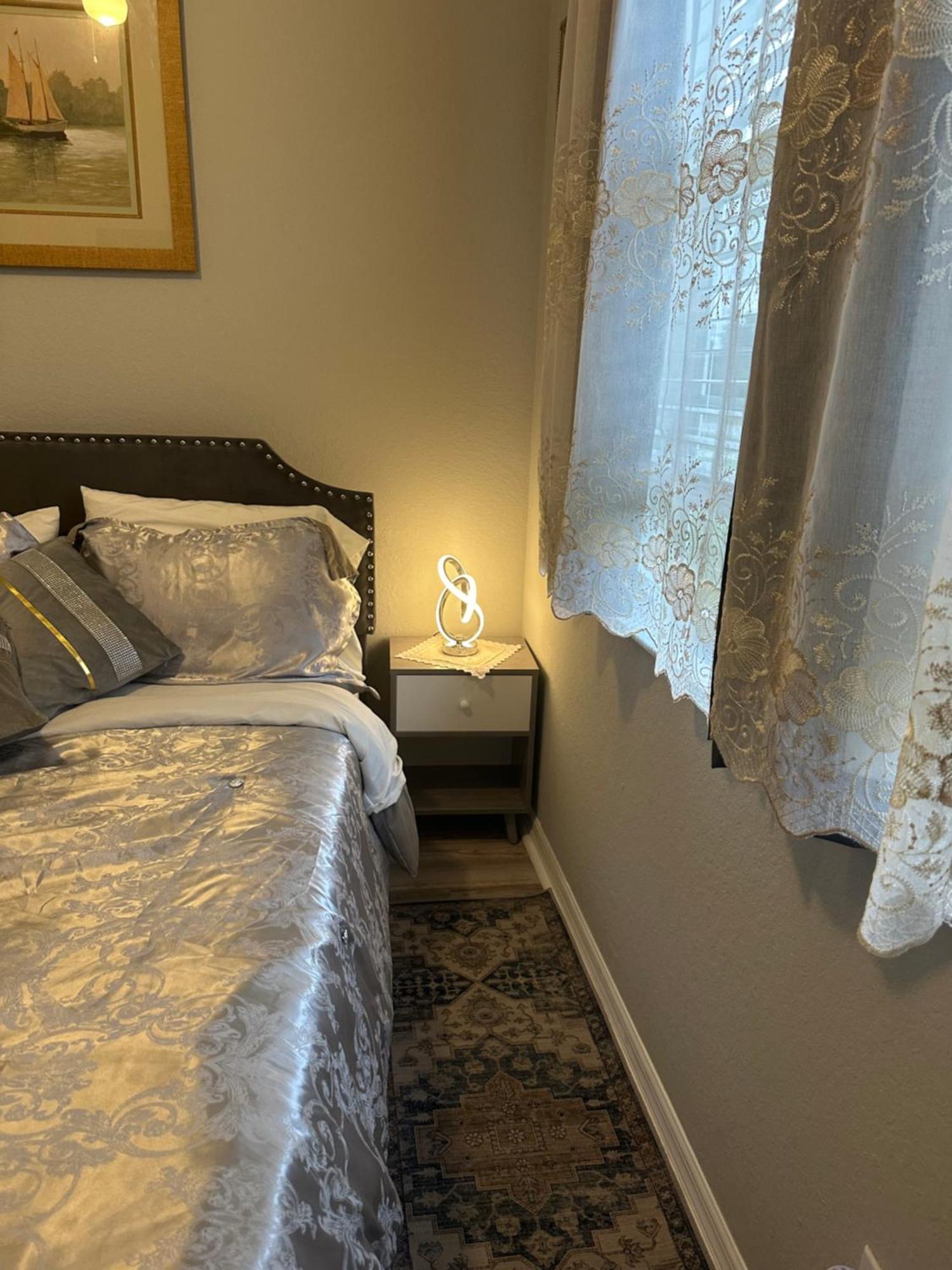 ליי אייקרס Quiet Room In A Family Home מראה חיצוני תמונה