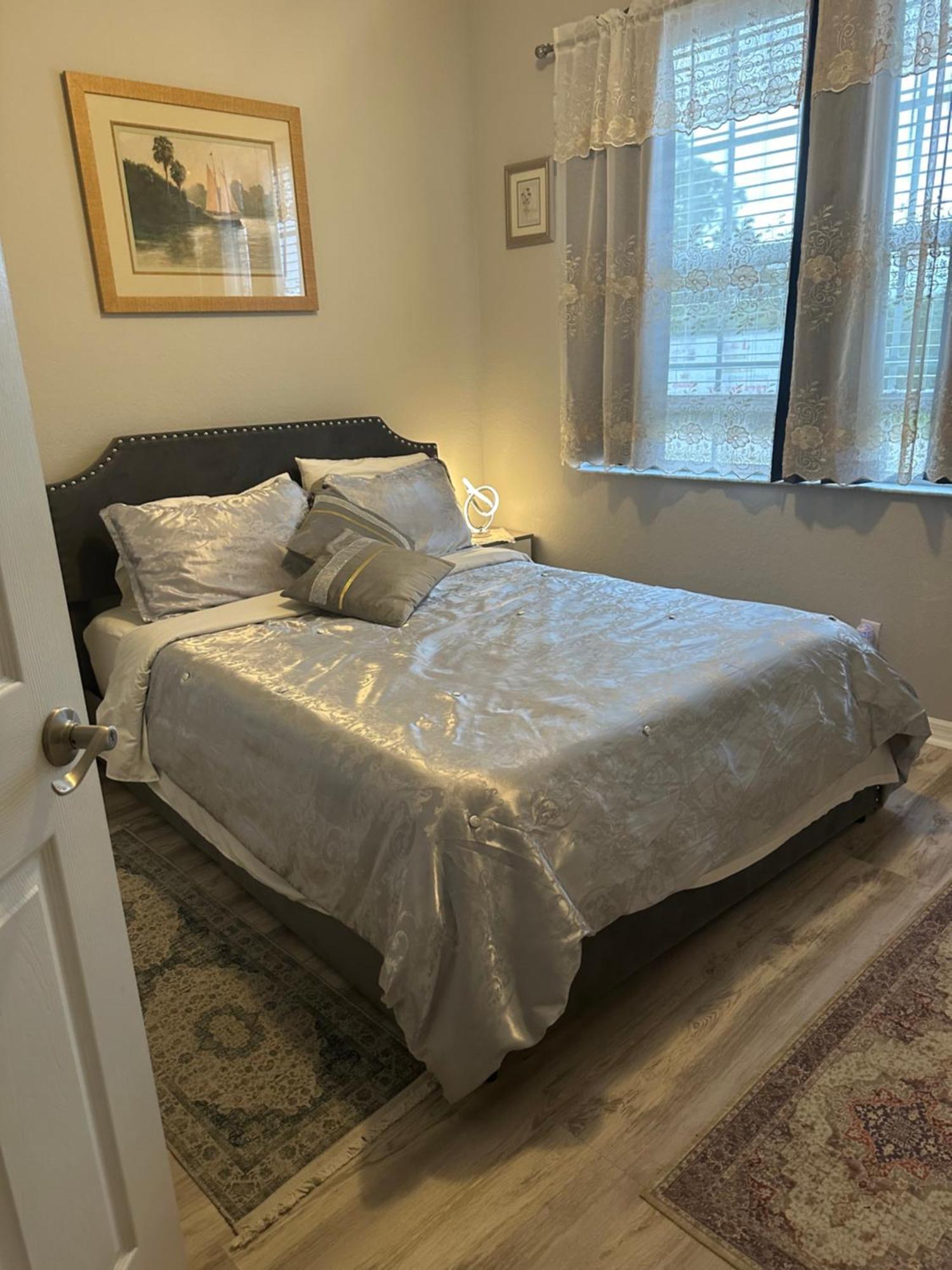 ליי אייקרס Quiet Room In A Family Home מראה חיצוני תמונה